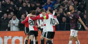 Feyenoord Gagal Menang, Kritik Tajam Mengguyur Tim di Tengah Kemenangan PSV