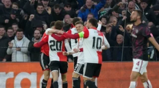 Feyenoord Gagal Menang, Kritik Tajam Mengguyur Tim di Tengah Kemenangan PSV