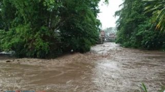 Fluktuasi Debit Sungai Brantas Dorong Dishub Blitar Imbau Penyeberang Siaga