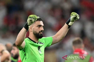 Giorgi Mamardashvili Gantikan Alisson, Liverpool Andalkan Kiper Georgia di Champions League