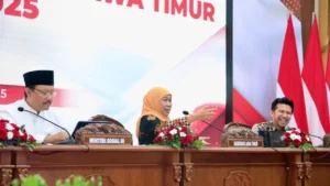 Gubernur Khofifah Lantik 128 Kepala Sekolah di Jawa Timur, Tekankan SDM Unggul untuk Indonesia Emas 2045
