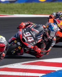 Guido Pini Raih Kemenangan Tipis di Moto3 Spanyol 2026, Veda Terpuruk dan Murid Marc Márquez Siap Menyusul