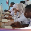 Guru di Bondowoso Pinjamkan Laptop agar Siswa Bisa Ikuti Ujian TKA SD