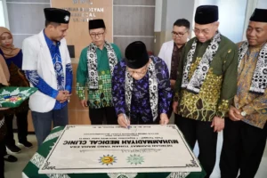 Haedar Nashir Resmikan Enam AUM PCM Gubeng di Surabaya