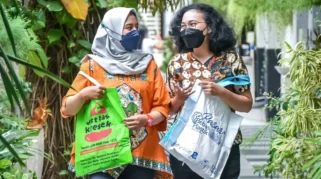 Harga Plastik di Surabaya Naik 40% Akibat Konflik Timur Tengah