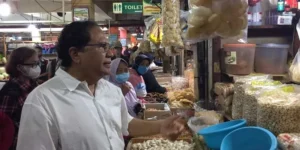 Harga Plastik Melonjak Tajam di Pasar Kramat Jati, Pedagang Ungkap Penyebab Kelangkaan