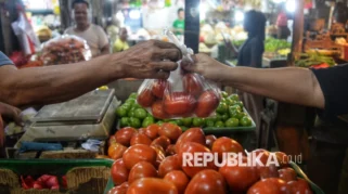 Harga Plastik Naik 40-48% Bebani Pedagang dan Pembeli di Pasar Senen
