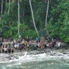 Hari Kedua Pencarian Pemancing Terseret Arus Laut di Pantai Bukit Suroyo, Jember