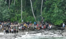 Hari Kedua Pencarian Pemancing Terseret Arus Laut di Pantai Bukit Suroyo, Jember