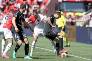 Hradec Králové vs Slavia Praha Berakhir 1-1, Van Buren dan Prekop Gagal Rayakan Gol