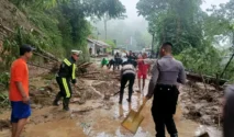 Hujan Deras Picu Longsor di Kepatihan, PMI Jember Lakukan Evakuasi Cepat