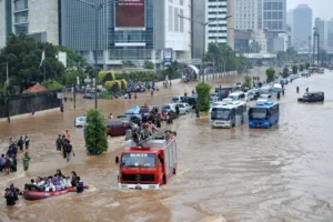 Hujan Deras Semalam Membanjiri 12 RT di Jakarta Barat, Banjir Mengganggu Pagi Ini