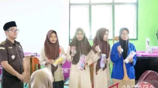 HUT IKAHI Beri Penyuluhan Hukum kepada Pelajar di SMPN 6 Situbondo