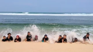 Ibu dan Anak Selamat dari Rip Current di Pantai Sundak Gunungkidul
