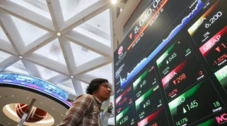 IHSG Jumat (10/4) Tembus 7.455, Saham RAJA dan BUMI Masuk Rekomendasi Analis di Tengah Tekanan Koreksi