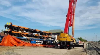 INKA Kirim 60 Gerbong Datar dari Banyuwangi ke Palembang untuk Perkuat Logistik KAI