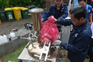 Inovasi Pemuda Gayasan: Solusi Krisis Energi dari Jember dengan Pengolahan Sampah Plastik menjadi BBM