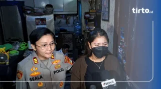 Istri Praka Farizal Tiba di Rumah Duka Kulon Progo, Tangis Pecah Saat Bertemu Ibu Almarhum