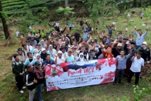 Jaga Resapan Air, 500 Pohon Ditanam di Kawasan Puncak Sriti
