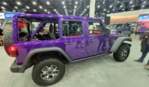 Jeep Luncurkan Wrangler dan Gladiator 2026 dengan Warna Reign Eksklusif di 4x4 Day