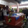 Jenazah Kopda Farizal Tiba di Rumah Duka Kulon Progo, Keluarga Menangis Terharu