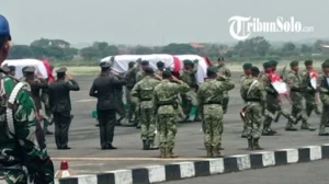 Jenazah Tiga Prajurit TNI Gugur di Lebanon Tiba di Indonesia