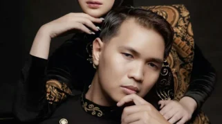 Jennifer Coppen Tampilkan Sepuluh Gaun Prewedding Bernuansa Jawa yang Memukau