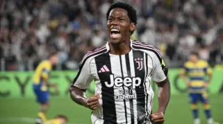 Jonathan David Bantu Juventus Raih Kemenangan 2-0 atas Genoa, Dorong Persaingan Liga Champions