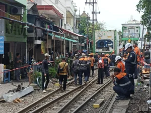 KA Bangunkarta Anjlok di Bumiayu, Dampak Luas pada Operasional KAI dan Upaya Normalisasi