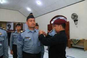 Kalapas Banyuwangi Lantik 30 Pegawai dengan Tanda Pangkat Baru, Tekankan Tanggung Jawab Lebih Tinggi