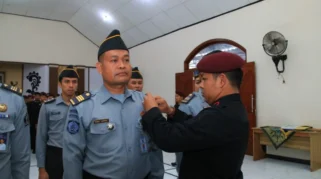 Kalapas Banyuwangi Lantik 30 Pegawai dengan Tanda Pangkat Baru, Tekankan Tanggung Jawab Lebih Tinggi