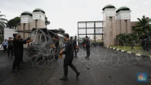 Kantor Gubernur Kaltim Dipagari Kawat Berduri Jelang Aksi 21 April, Rudy Masud Siapkan Keamanan Ketat