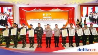 Kapolri Listyo Sigit Prabowo Pimpin Apel dan Buka Rakernis Brimob Polri 2026