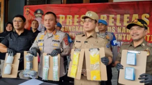 Kapolsek Cileungsi Nyamar Satpam, Bongkar Jaringan Penjualan Obat Terlarang