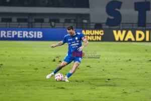 Kapten Persib Marc Klok Jawab Kontroversi Bonus Rp1 Miliar dari Menteri Ara
