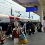 KCIC Kecam Penumpang yang Menahan Pintu Kereta Cepat Whoosh di Stasiun Padalarang
