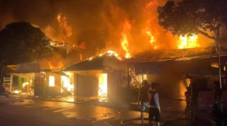 Kebakaran Hebat Hanguskan Rumah Warga di Lingkungan Tanjung Jember