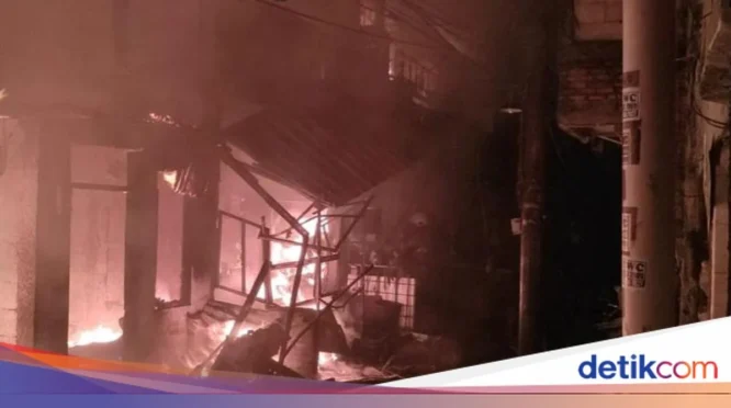 Kebakaran Lalap Rumah di Grogol Petamburan, 5 Orang Sekeluarga Tewas