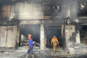 Kebakaran Toko dan Gudang Oli di Mataram Rugi Diperkirakan Rp 2 Miliar