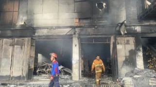 Kebakaran Toko dan Gudang Oli di Mataram Rugi Diperkirakan Rp 2 Miliar