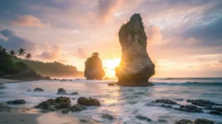 Keindahan sunset di Pantai Sawarna Srikandi: spot terbaik