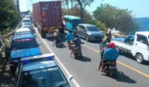 Kemacetan Panjang di Jalan Banyuwangi‑Situbondo ke Pelabuhan Ketapang Terurai, Asosiasi Driver Puji Polresta Banyuwangi