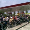 Kenaikan Harga Pertamax Rp 5.000 Membuat Antrean Panik di SPBU Bandung