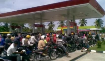 Kenaikan Harga Pertamax Rp 5.000 Membuat Antrean Panik di SPBU Bandung