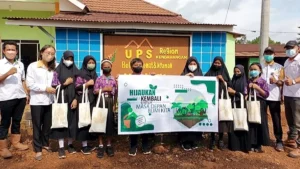 Kenaikan Harga Plastik Membebani Pelajar Rembang, Mereka Beralih ke Wadah Alternatif