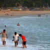 Kenali Pantai Ciantir Sebelum Memasuki Air