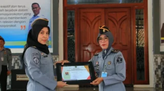 Kepala Lapas Banyuwangi Anugerahkan Penghargaan Pegawai Teladan atas Dukungan SAE Paswangi