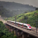 Kereta Cepat Whoosh Terhenti di Jalur Layang Kopo Akibat Benda Asing Dibawa Angin