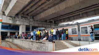 Kesaksian Penumpang Selamat: Ada yang Tak Beres Sebelum Kecelakaan KRL, Banyak Penumpang Tiba-tiba Terpental
