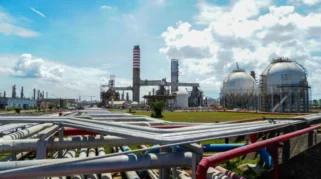 Ketegangan Geopolitik Guncang Industri Kilang Minyak Global